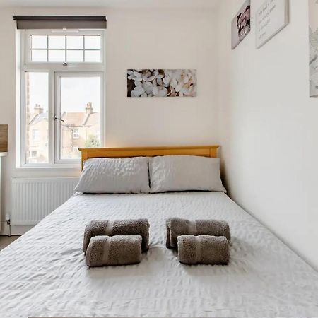 Double Room Edmonton Green, London N9 Ngoại thất bức ảnh
