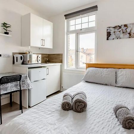 Double Room Edmonton Green, London N9 Ngoại thất bức ảnh