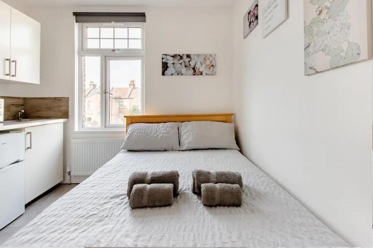 Double Room Edmonton Green, London N9 Ngoại thất bức ảnh