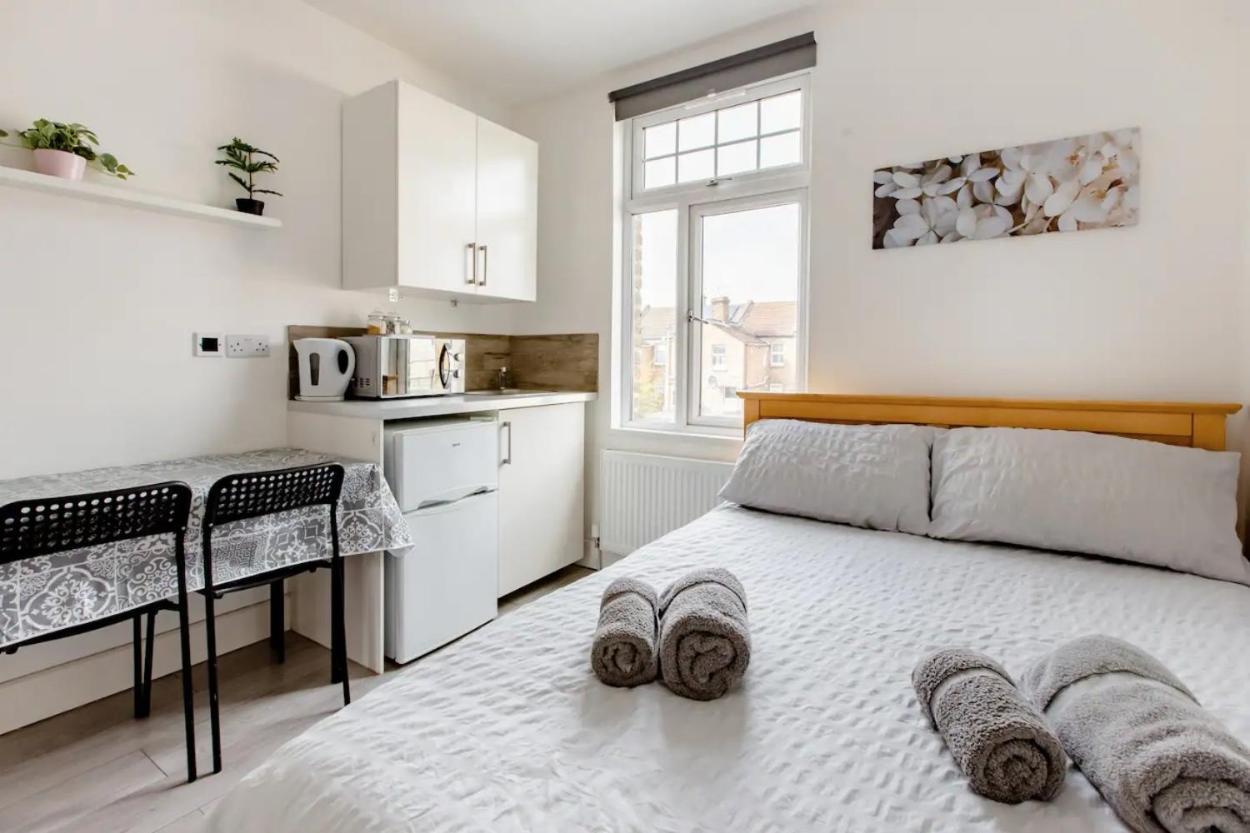 Double Room Edmonton Green, London N9 Ngoại thất bức ảnh