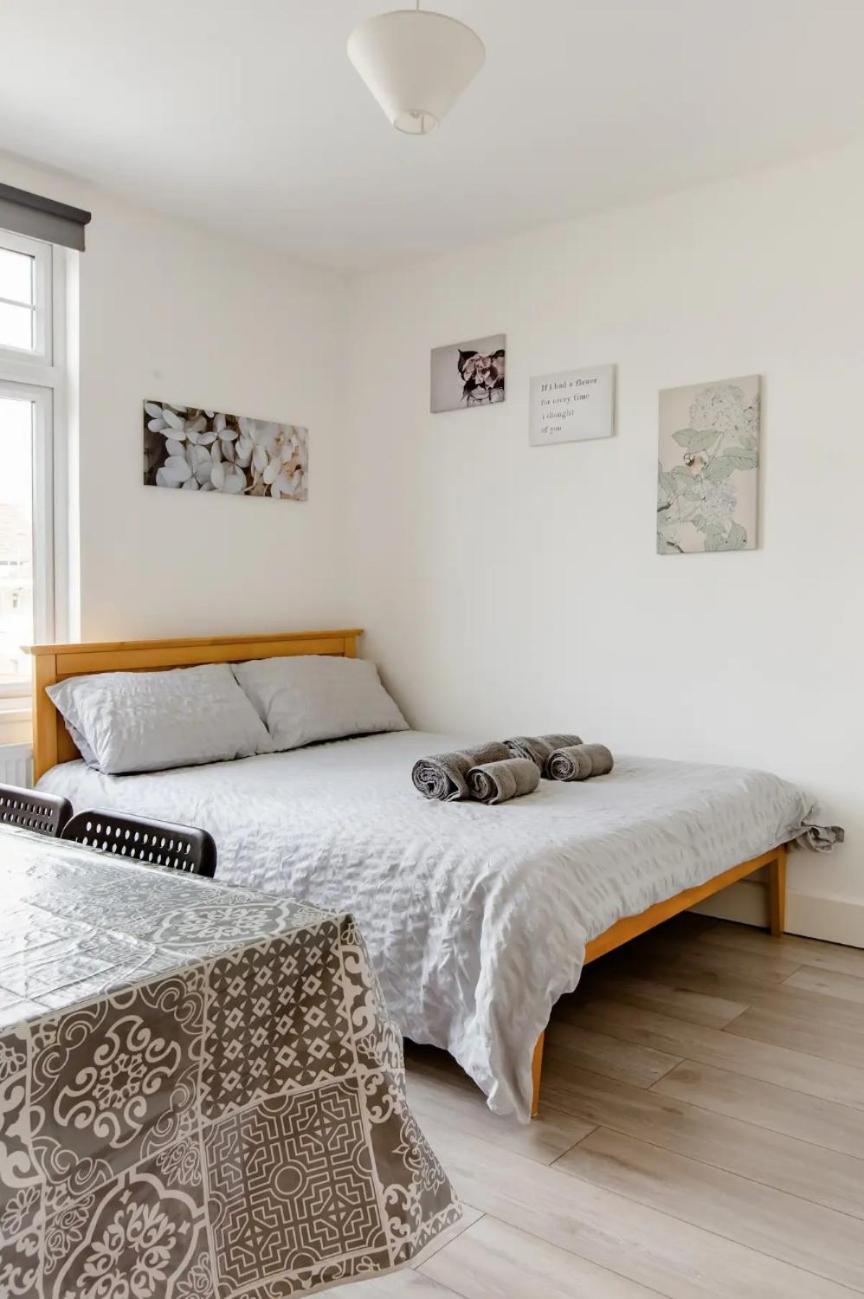 Double Room Edmonton Green, London N9 Ngoại thất bức ảnh