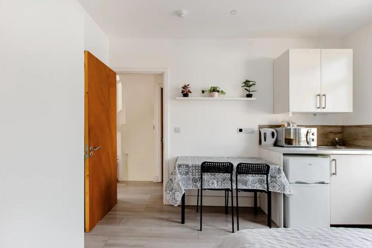 Double Room Edmonton Green, London N9 Ngoại thất bức ảnh