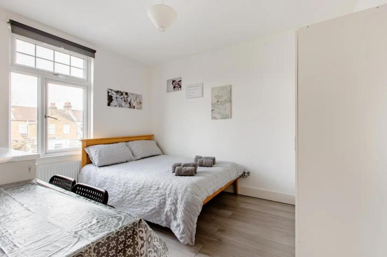 Double Room Edmonton Green, London N9 Ngoại thất bức ảnh